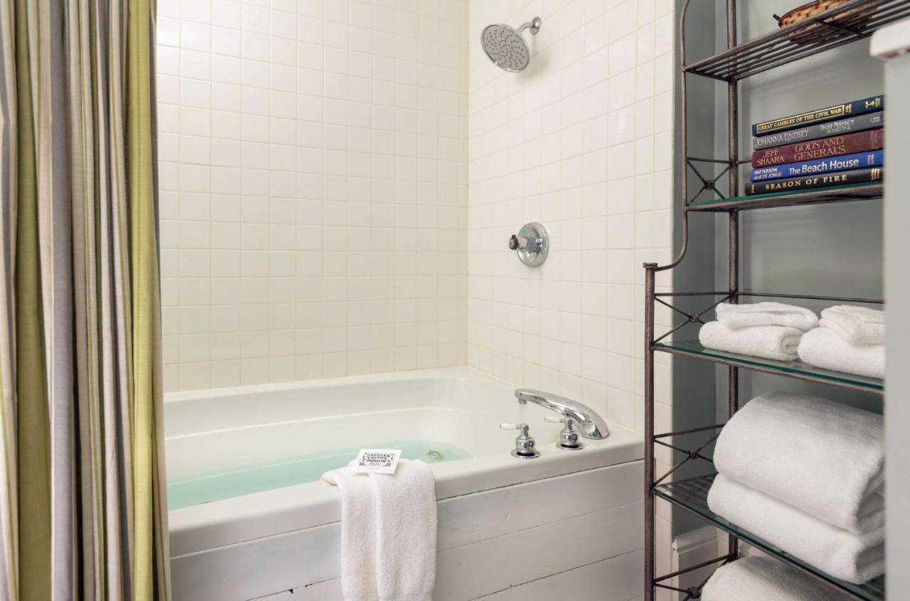 Steeles Tavern Manor Экстерьер фото